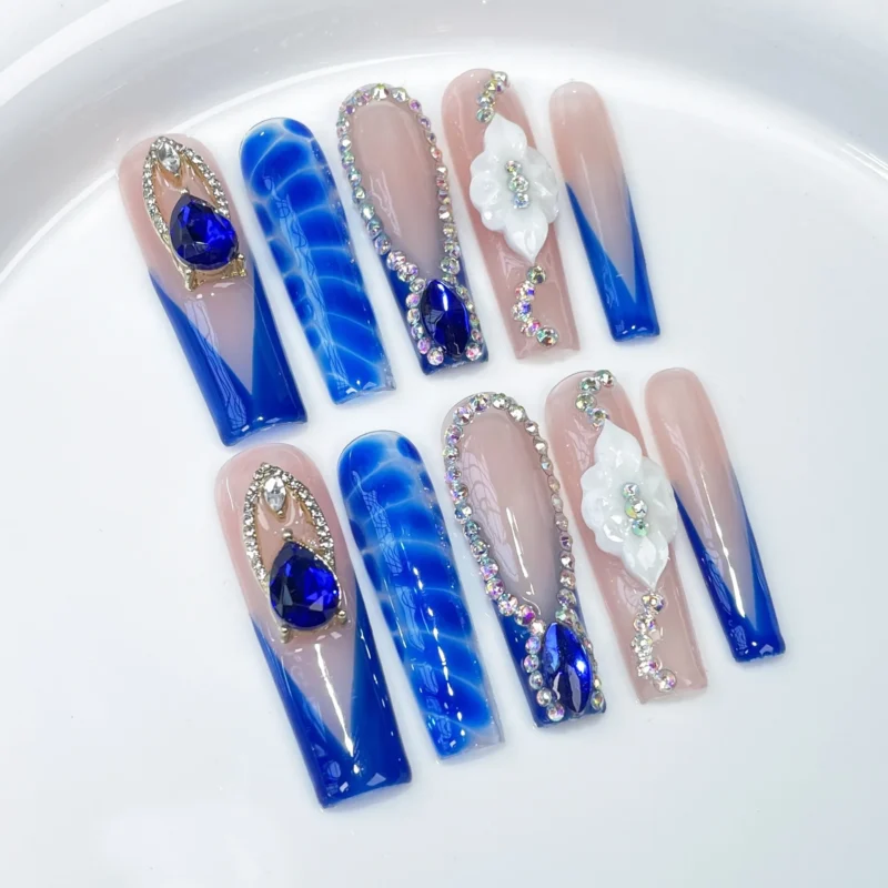 Adorable 10pc Cute Bear Rhinestone Fake Nails | Extra Long & Shiny - Image 10